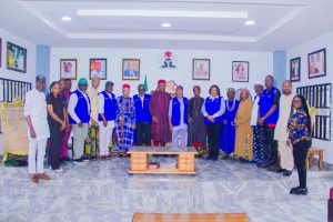 Rotary Club members and royal fathers in Akwa Ibom - Straightnews
