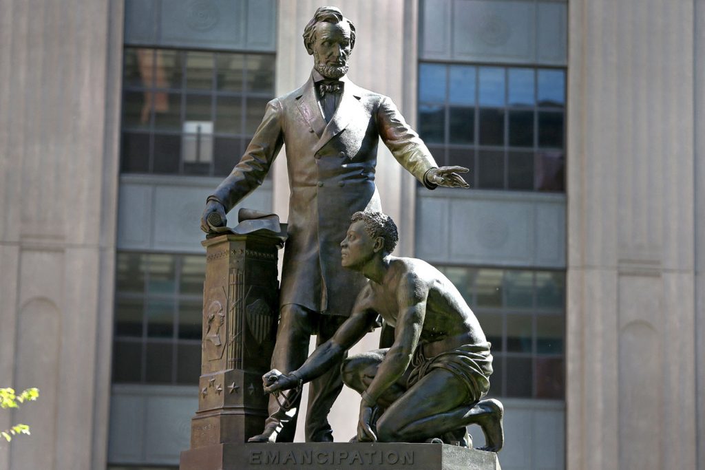 Slave kneeling before President Lincoln straightnews