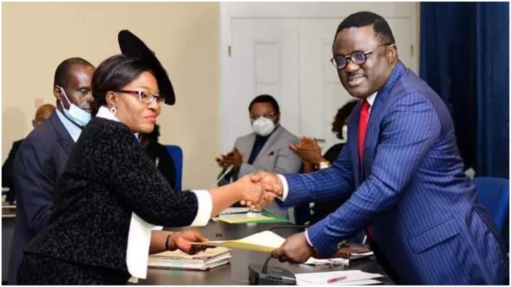 Akon Ikpeme (L), Gov Ben Ayade (R) straightnews