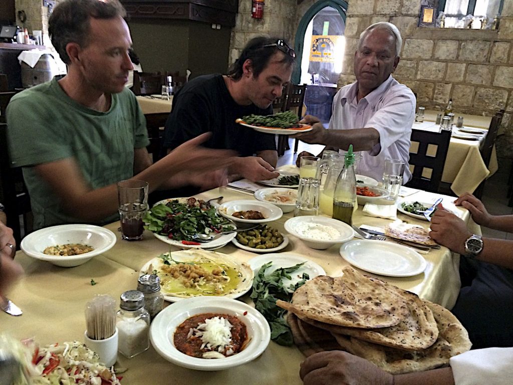 Israelis eating in restaurant straightnews