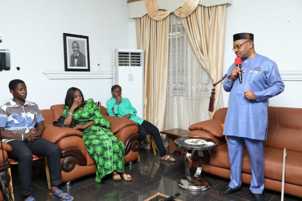 Gov Udom Emmanuel condoling the family of the late Pastor Ezekiel Atang- straightnews