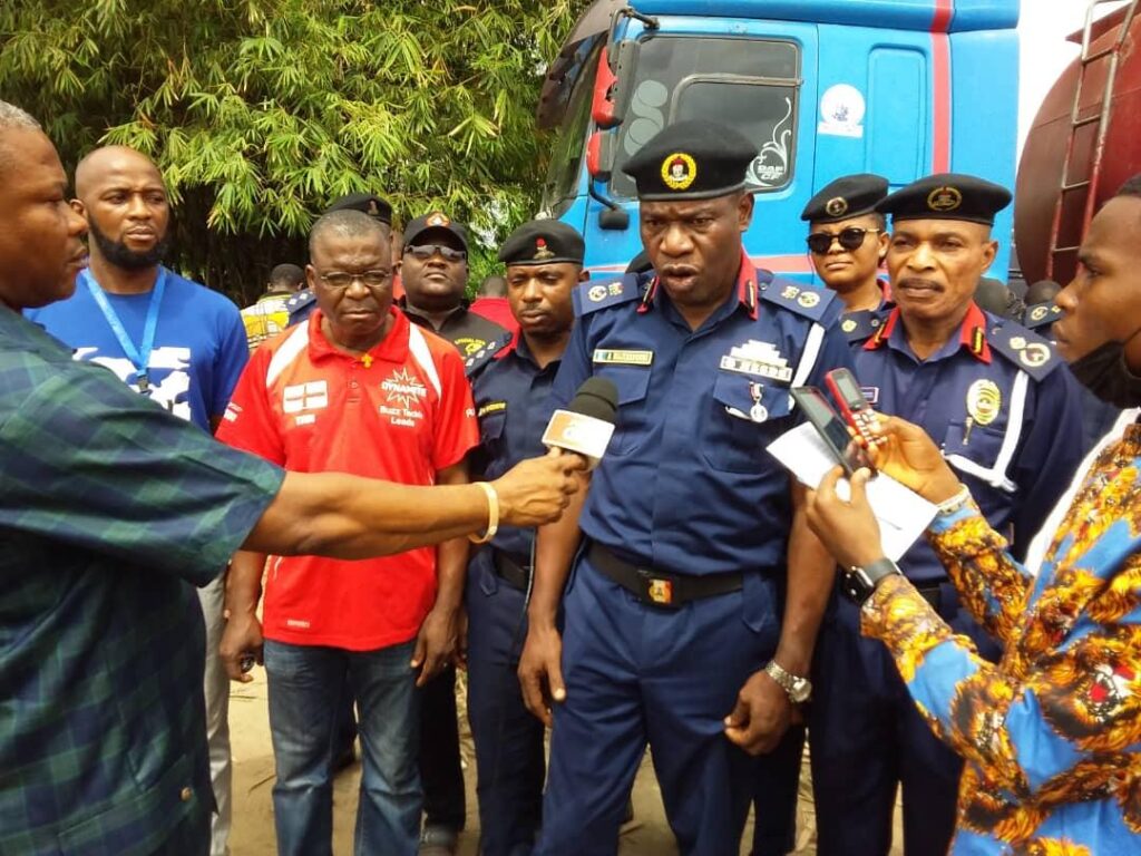 Mr Abidemi Majekodunmi, Akwa Ibom Commandant of Nigeria Security and Civil Defence Corps (NSCDC), - Straightnews