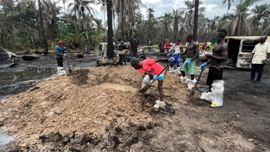 Dozens of charred bodies of people killed during a weekend explosion at an illegal oil refinery were buried in mass graves in Nigeria's Imo state - Straightnews