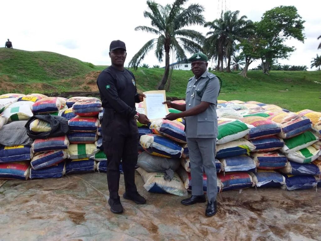 Nigerian Navy handed over 230 bags of smuggled rice to Nigerian Customs Service- Straightnews