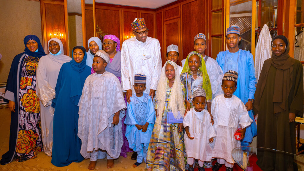 President Buhari celebrated E-di al-Fitr with his family members - Straightnews