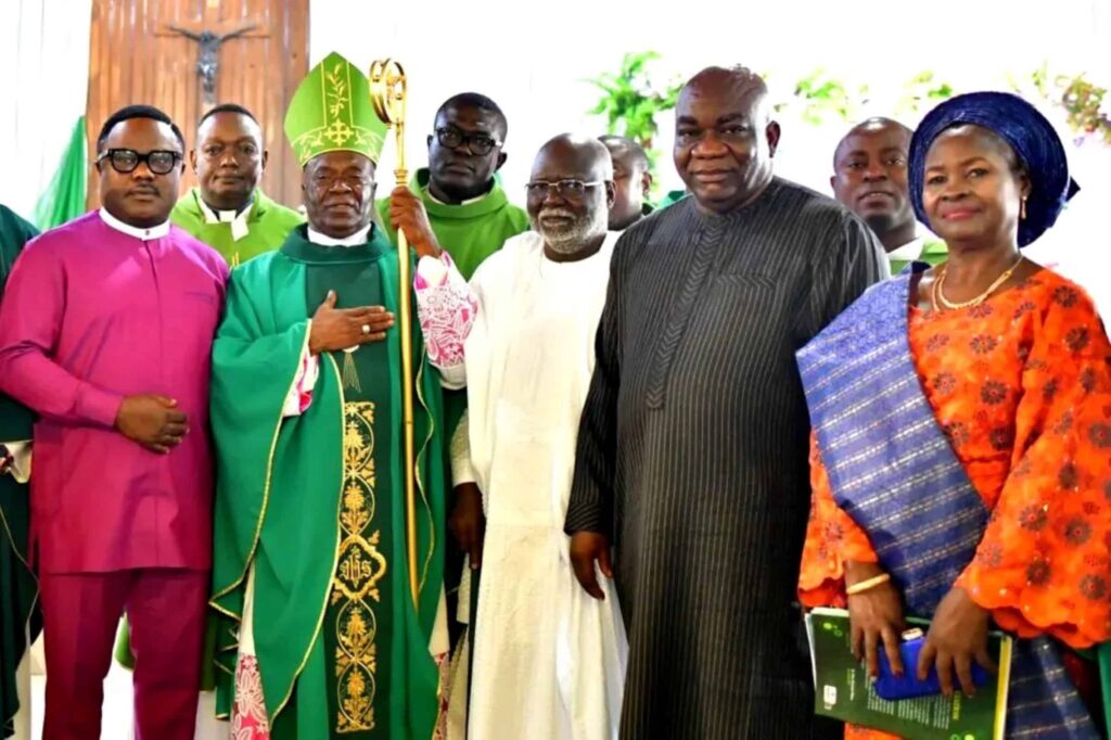 Bishop John Ebebe Ayah, Gov. Ayade and other dignitaries - straightnews