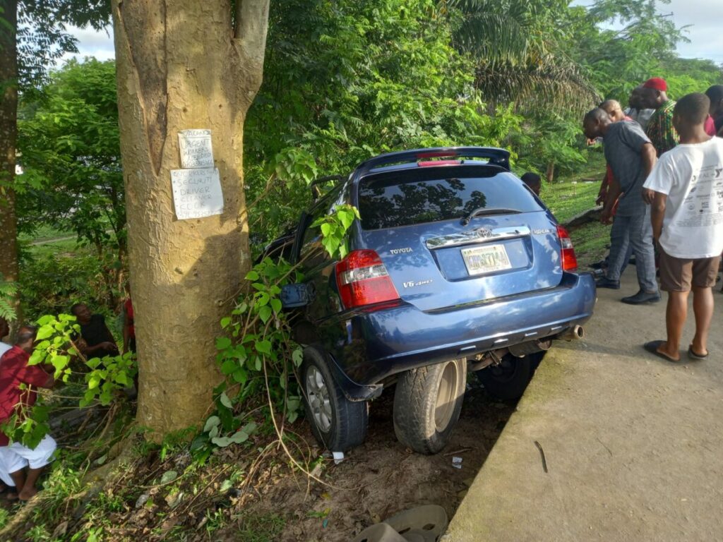 Auto crash that claims a woman's life- Straightnews