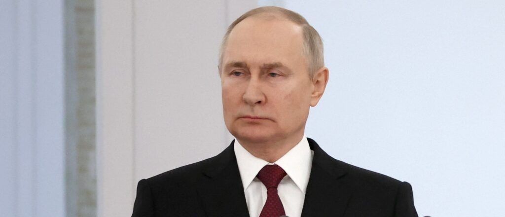 Kremlin denies that Vladimir Putin soiled himself - Straightnews