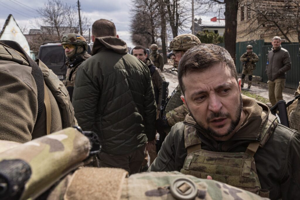 Ukrainian President Volodymyr Zelenskiy addresses troop - straightnews