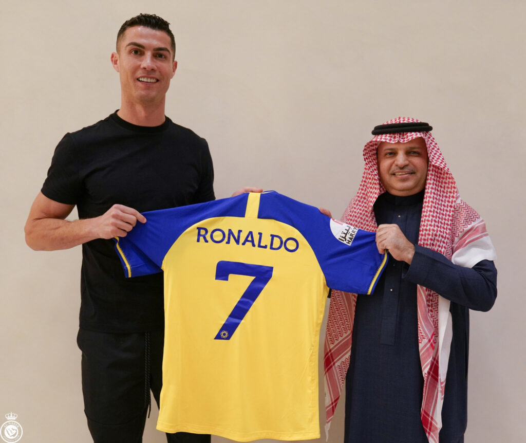 Cristiano Ronaldo joins Saudi Arabian side - straightnews