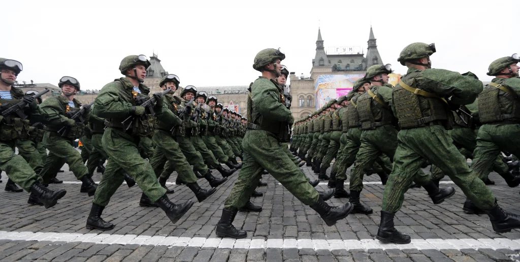 Russian soldiers on parade- straightnews
