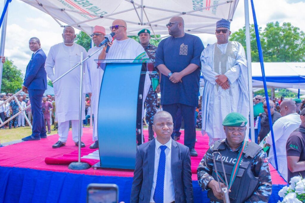 Senator Godswill Akpabio addressing the crowd- Straightnews