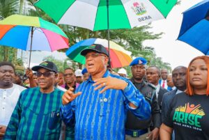 Akwa Ibom governor Umo Eno inspecting the erosion site - Straightnews