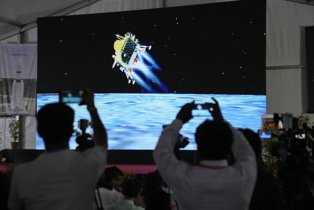 India’s Chandrayaan-3 lands on moon- Straightnews