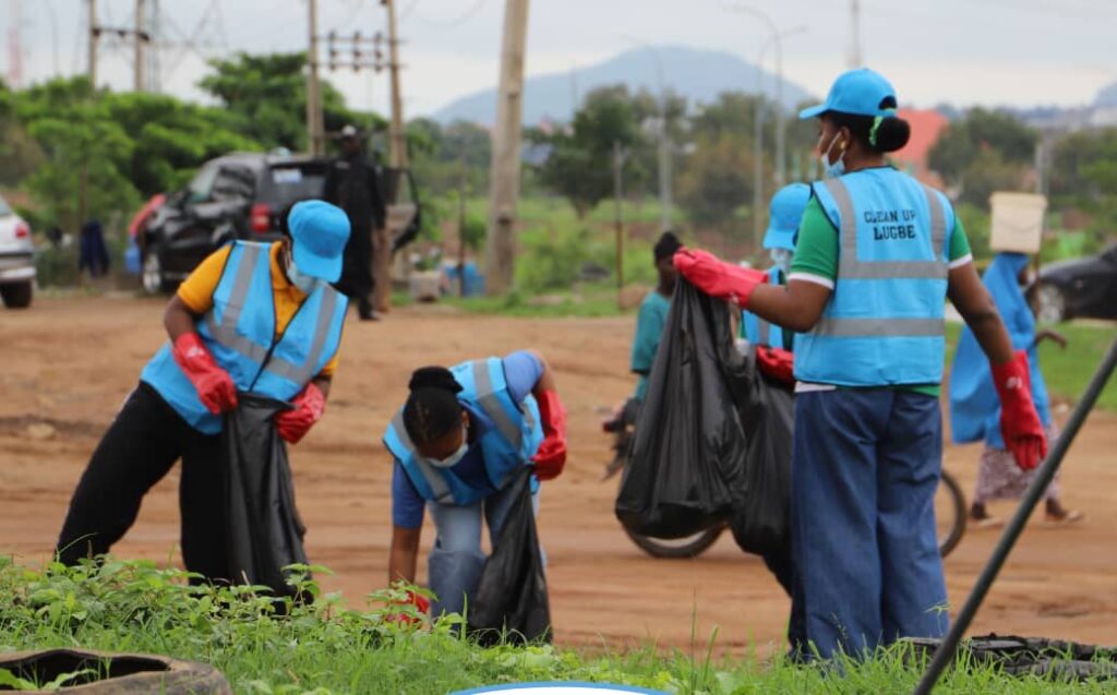 Cleaning up streets - straightnews