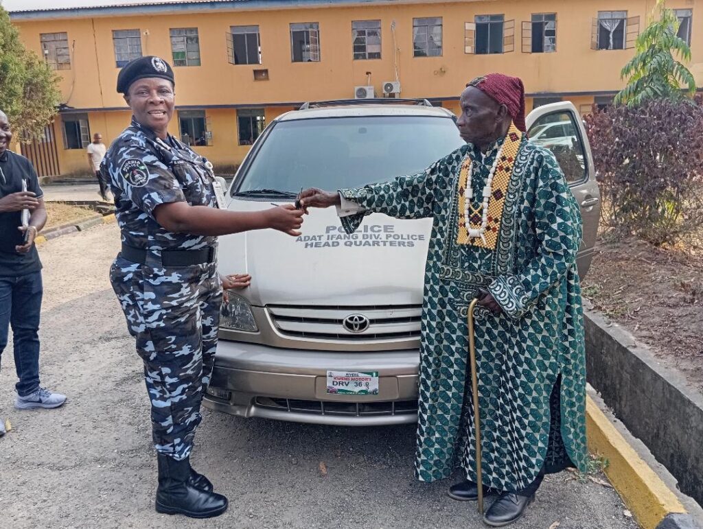 DCP Regina Udoette collecting keys of Toyota Sienna from Obong Alexander Udo Unwa Ekpo - Straightnews