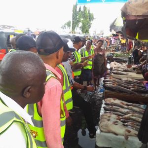 Members of Akwa Ibom Traders inspecting wares - Straightnews Cooperative Association