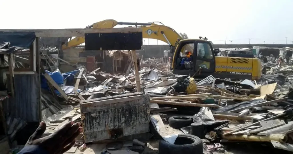UCCDA demolishes illegal shops in Uyo - Straightnews