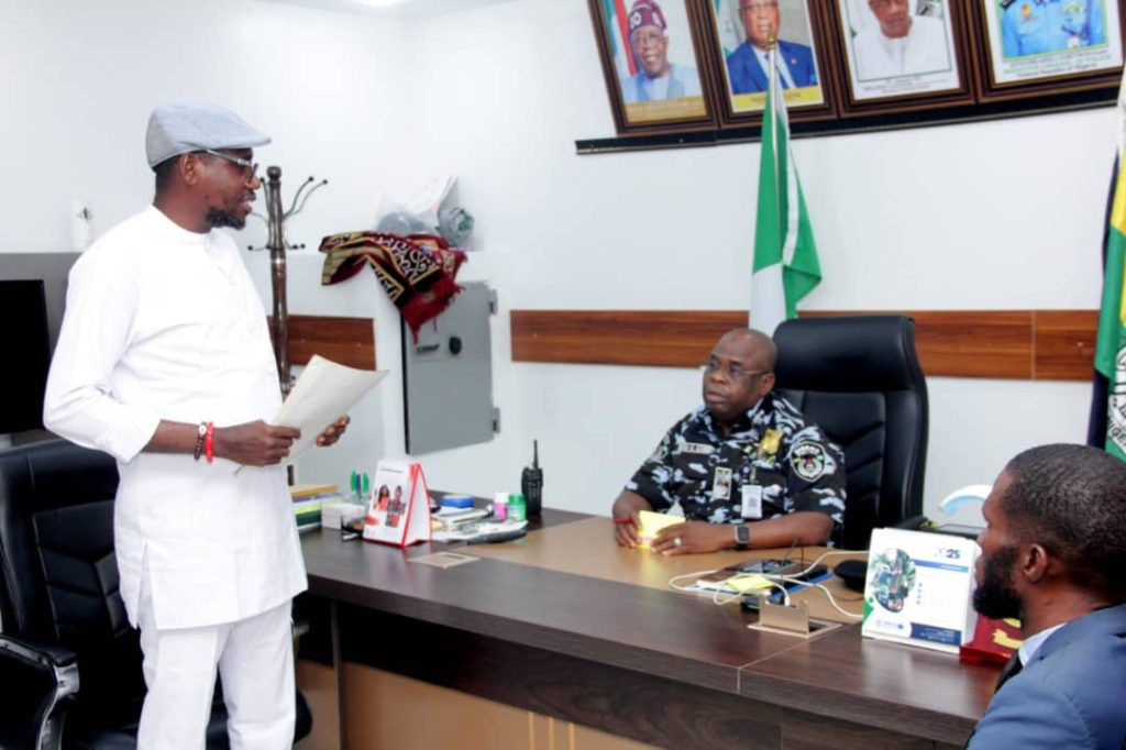 Vehicle Insurance Enforcement: CHRAN to partner Akwa Ibom Police CHRAN Director, Otuekong Franklyn Isong addressing CP Azare - Straightnews