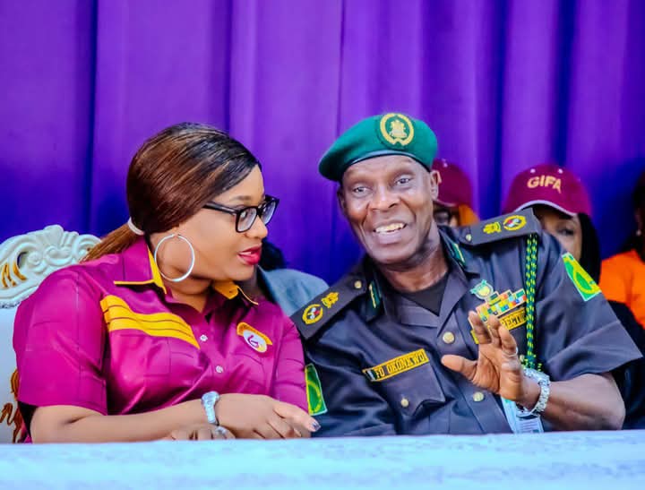 You’re not forgotten, Lady Obareki Tells 64 convicts on death-row and others Lady Helen Obareki conversing with the Comptroller of Prisons - Straightnews