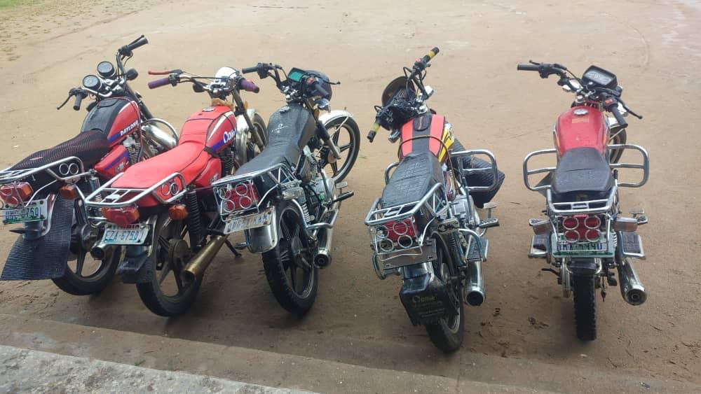 Police Trap seven suspects after raiding Robbers’ hideout in Akwa Ibom Five motor cycles recovered from the robbery suspects in Akwa Ibom - Straightnews