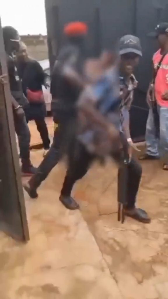 Anambra Security Outfit in Trouble for Assaulting Female NYSC member Anambra Security outfit assaulting female NYSC member - Straightnews