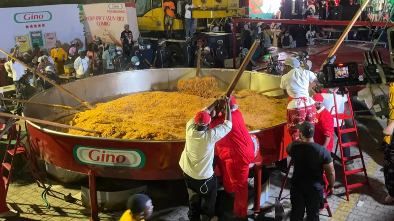 Nigerian chef cooks world’s largest pot of jollof rice Hilda Baci cooks largest world jollof rice pot - Straightnews