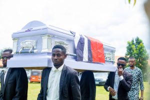 Undertakers carrying the casket - Straightnews