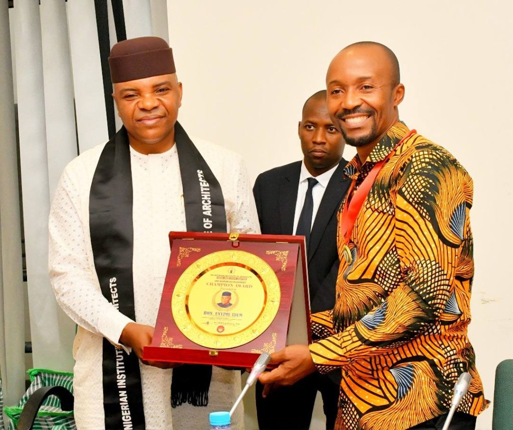 Dr. Edidiong Ukpong presented the Award to Rep Idem - Straightnews