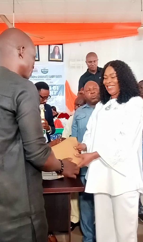 Mrs Ime Effiong Charles presenting a cheque to one of the beneficiaries - Straightnews