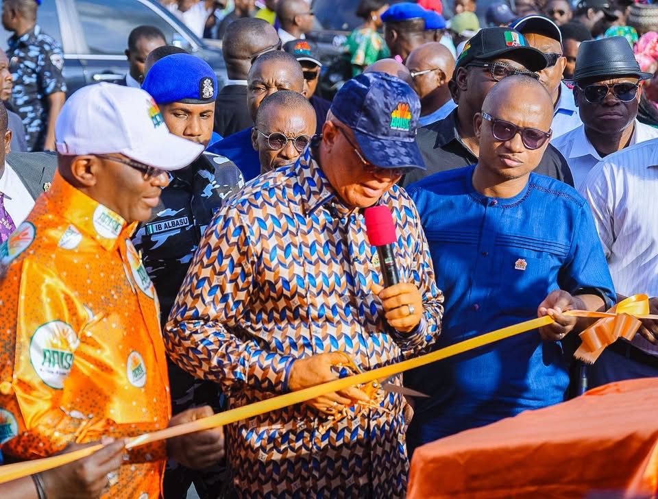 Whatever will Bring Progress to Akwa Ibom, Nobody Will Stop it- Governor Governor Umo Eno commissions Health Centre, Nduo Eduo in Eket - Straightnews