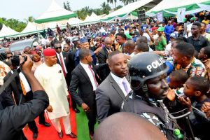 Crowd at the ceremony - Straightnews
