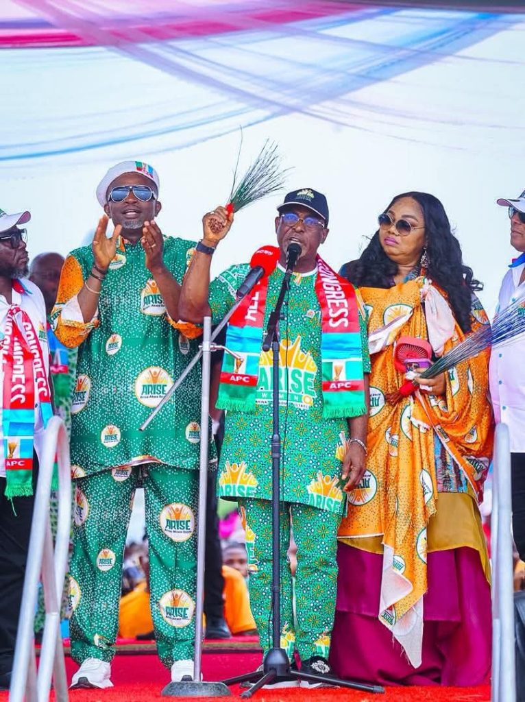 Emmanuel Enoidem defecting to APC IN Etim Ekpo - Straightnews