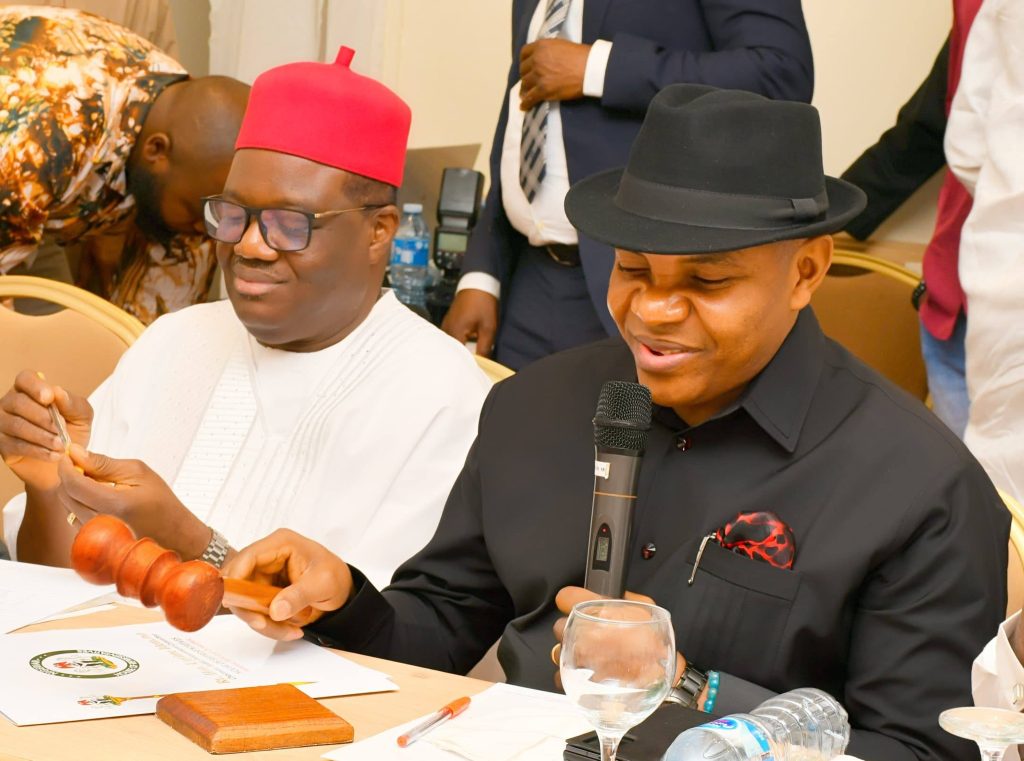 Rt. Hon. Unyime Idem speaking at the e-procurement meeting - Straightnews