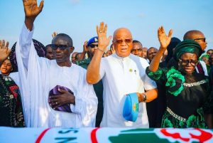 Wale Oke, Gov Umo Eno and Philomena Ukpai welcoming the corpse - Straightnews