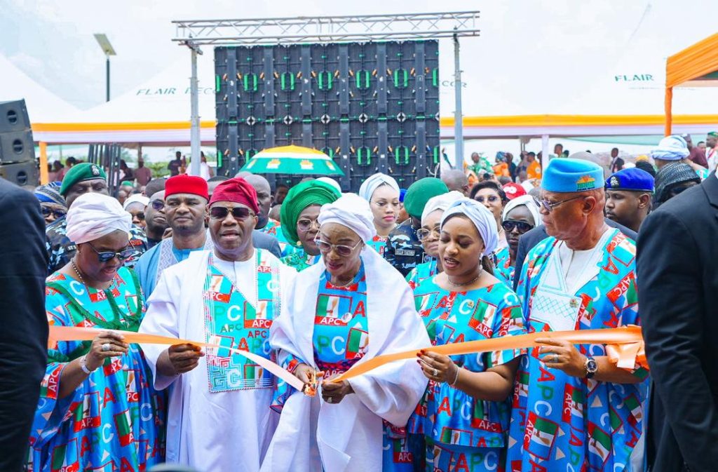 Mrs Oluremi Tinubu inaugurating the project in Uyo - Straightnews