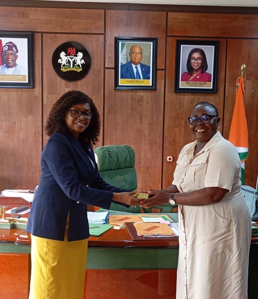 The Akwa Ibom Head of Civil Service, Mrs Elsie giving key to one of the beneficiaries - Straightnews
