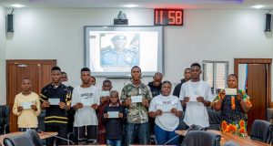 Beneficiaries displaying cheques - Straightnews