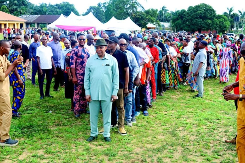 Rt. Hon. leading delegates during APC primary for House of Representatives - Straightnews