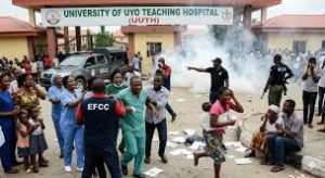 Prof. Ekpe being led out by EFCC operatives - Straightnews
