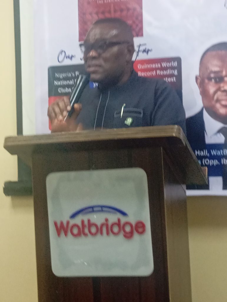 Clifford Thomas reviewing the book - Straightnews