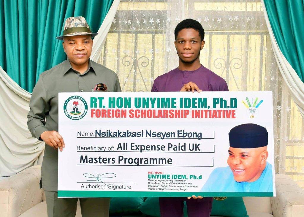 Akwa Ibom First Class Graduate, 21, Heads to UK Varsity for AI Programme Dr. Unyime Idem presenting a cheque to Nsikakabasi Ebong - Straightnews