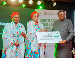 SPAR Mall Fire: N450m Lifeline for 18 Calabar business owners Mrs Tinubu handing over the cheque to Cross River Governor Bassey Otu - Straightnews